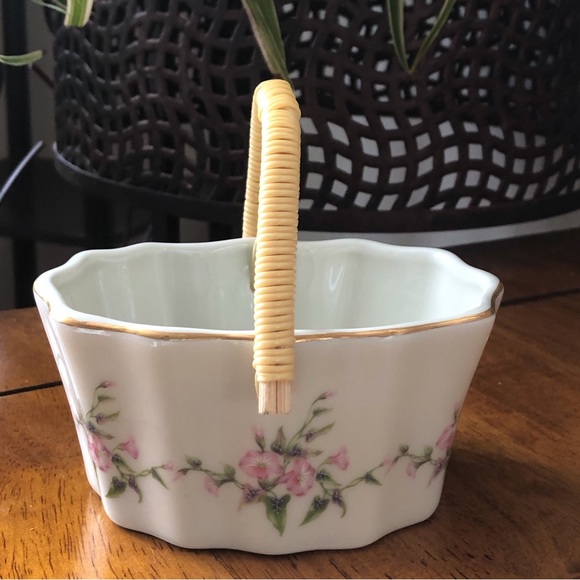 RUSS Berrie & Co. Porcelain Floral Scalloped Trinket Basket Made in Japan 4449 - Picture 12 of 13